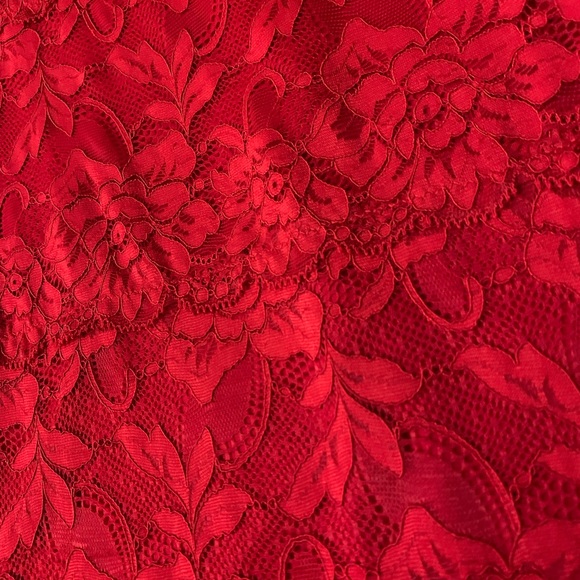 GUESS Celina Off The Shoulder Lace Dress - Picture 5 of 11